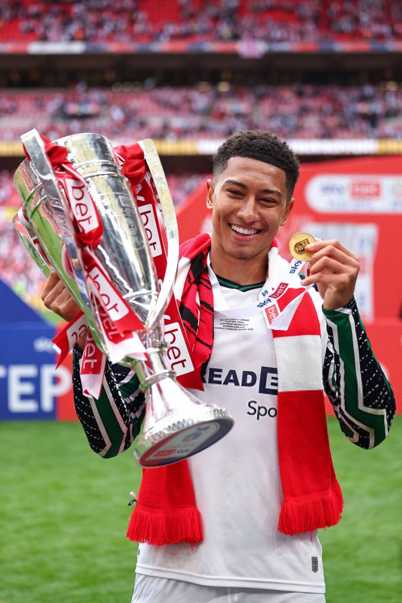 图片报：多特希望完成小贝林厄姆转会，加盟立刻承诺主力