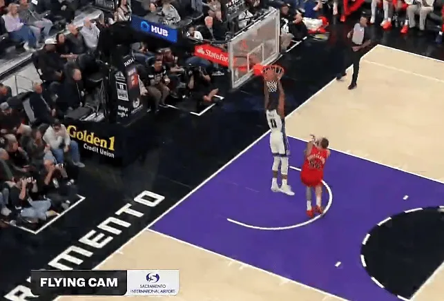 开云体育官网-蒙克背运过人完成双手暴扣，目前5中5、三分3中3得到13分