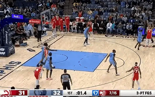 开云-麦科勒姆超远干拔三分不中，老鹰首节31-32落后于灰熊