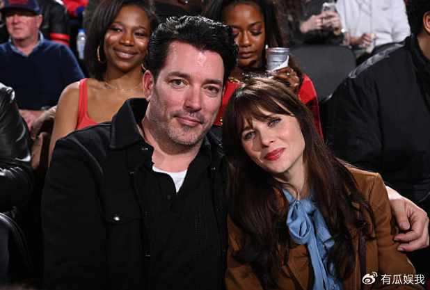 开云体育入口-著名女演员观战洛城德比！她被誉为美国甜心 哈士奇蓝眼睛超迷人|佐伊-丹斯切尔|湖人|佐伊·丹斯切尔|洛杉矶快船队|洛杉矶湖人队_新浪体育_新浪新闻