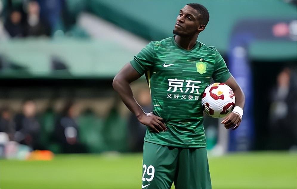 kaiyun-国安队想跟这位中卫解约，球员经纪人为何却一言不发，引发热议